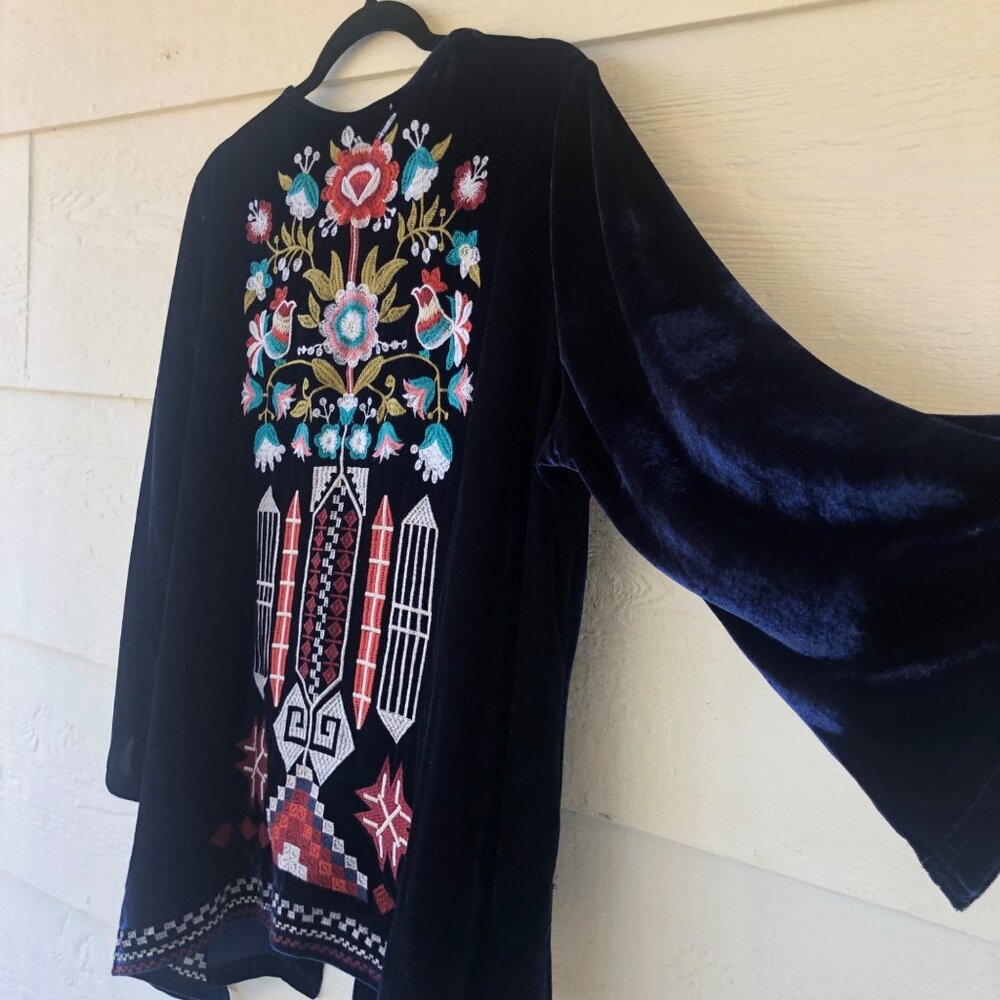 BD Collection Size M/L Velvet Embroidered Open Front Bell Sleeve Cardigan - Picture 5 of 15